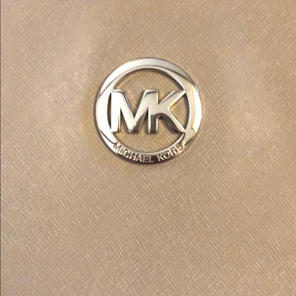 Michael Kors Jet Set Handbag - Picture 2 of 6